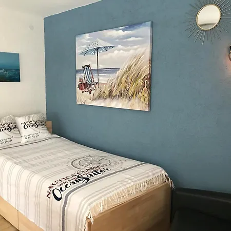 Christine Okroy 3 아파트